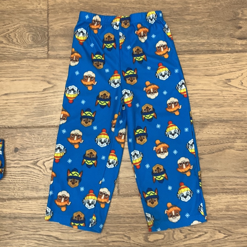 Paw Patrol winter pajamas - size 4T - Picture 5 of 6